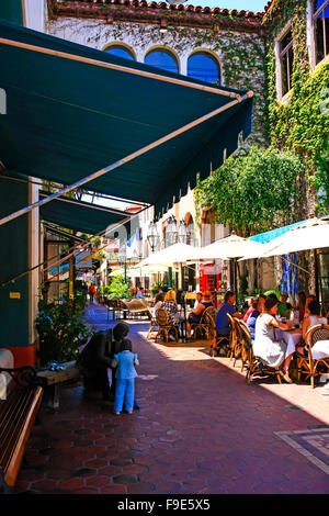 Restaurants und Geschäfte in La Arcada auf Figuerroa Straße in der Innenstadt von Santa Barbara Kalifornien Stockfoto