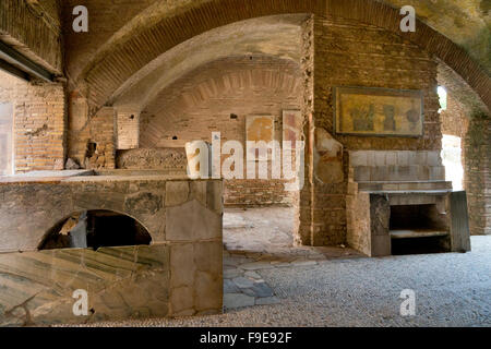 Thermopolium der Via di Diana (Taberna) in der alten römischen Hafen von Ostia, in der Nähe von Rom, Italien, Europa Stockfoto