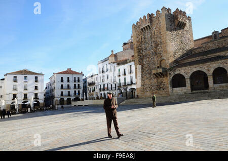 Caceres, Hauptplatz. Die von Mauern umgebene Stadt wurde zum UNESCO-Weltkulturerbe erklärt. Cáceres, Extremadura, Spanien. Europa Stockfoto