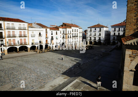 Caceres, Hauptplatz. Die von Mauern umgebene Stadt wurde zum UNESCO-Weltkulturerbe erklärt. Cáceres, Extremadura, Spanien. Europa Stockfoto