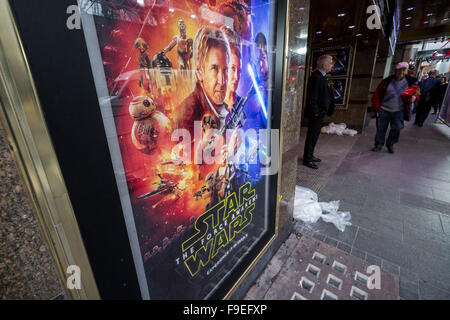 London, UK. 16. Dezember 2015. Star Wars: Die Erwachen der macht Vorbereitungen für British Film premiere im Londoner Leicester Square Credit: Guy Corbishley/Alamy Live News Stockfoto