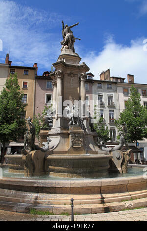 Frankreich Rhône-Alpes Grenoble Place Notre-Dame-Brunnen Stockfoto