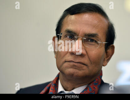 Prag, Tschechische Republik. 16. Dezember 2015. Botschafter von Indien, der Tschechischen Republik Krishan Kumar besucht eine Pressekonferenz um neue indische Löwen im Prager Zoo in Prag, Tschechische Republik, 16. Dezember 2015 präsentieren. Bildnachweis: Katerina Sulova/CTK Foto/Alamy Live-Nachrichten Stockfoto