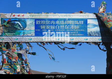 Gyatso La-Pass auf Friendship Highway am 5222 ms.is den Eintrag und am Ausgang der 33810 km2 Chomolungma-Everest Nnal.Nature zu bewahren. Stockfoto