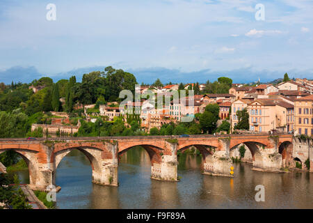 Blick auf die August-Brücke in Albi, Frankreich. Horizontalen Schuss Stockfoto