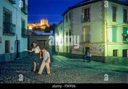 Alhambra (Vela Turm) vom Albaicín Viertel gesehen. Granada, Andalusien, Spanien Stockfoto