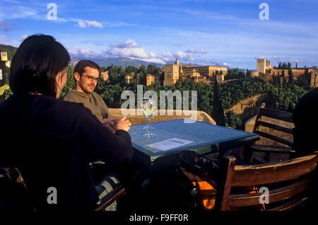 Restaurante de Juan Ranas, Calle Atarazanas 8. Alhambra vom Albaicín Viertel gesehen. Granada, Andalusien, Spanien Stockfoto