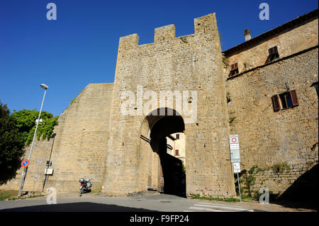 Porta San Francesco Gate, Volterra, Toskana, Italien Stockfoto