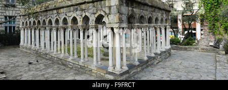 Sommer, St Andrews Kreuzgang neben Christopher Columbuss House, Old Town, Genua, Ligurien, Italien, Europa Stockfoto