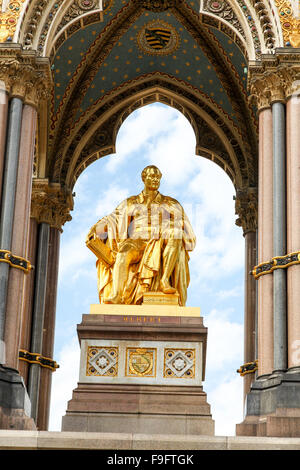 Nahaufnahme von Details über das Albert Memorial, errichtet zur Erinnerung an Prinz Albert in den Kensington Gardens, London, UK Stockfoto