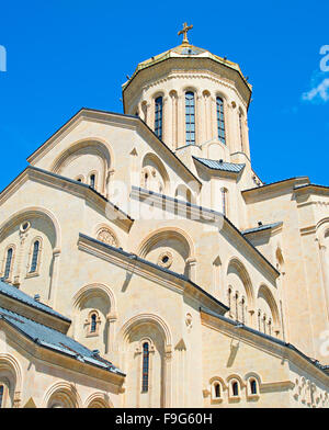 Nahaufnahme der Sameba Kirche, Seitenansicht. Tiflis (Tbilissi), Georgien Stockfoto