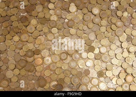 Overhead Schuss von UK Münzen angelegt.  Einschließlich £1, £2, 50,20,50,10, 5P Stockfoto