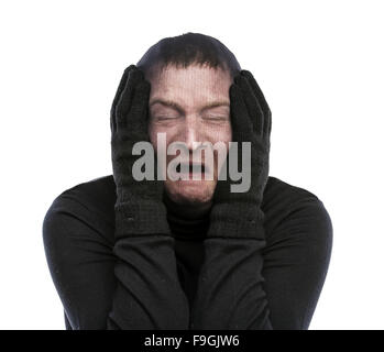 Dieb in Balaclava lustige Grimassen, in schwarz gekleidet. Studio auf weißem Hintergrund gedreht. Stockfoto