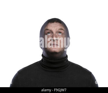 Dieb in Balaclava lustige Grimassen, in schwarz gekleidet. Studio auf weißem Hintergrund gedreht. Stockfoto