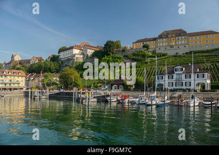 Hafen, Schloss und staatliche Weingut hinter Meersburg, Bodensee, Baden-Württemberg, Deutschland Stockfoto