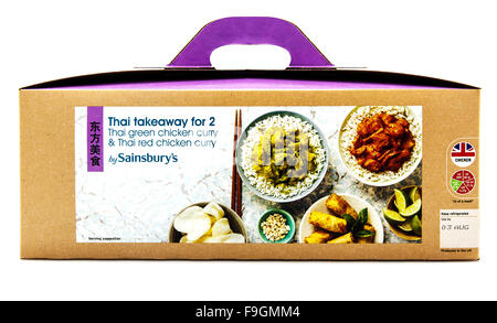 Sainsbury Take-away curry Thai grün mit Reis auf weißem Grund Stockfoto