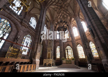 Chor mit Gruß des Engels von Veit Stoss, Engelsgruß, Sakrament Brust von Adam Kraft und Altar, Kirche St. Lorenz, Nürnberg Stockfoto