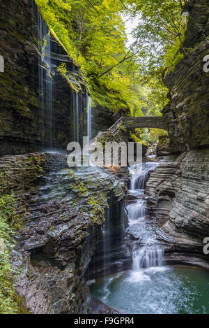 Regenbogen fällt von Watkins Glen State Park Finger Lakes Region des Staates New York. Stockfoto