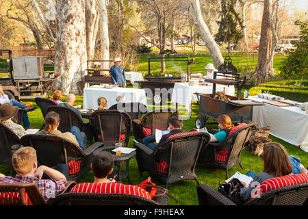 Küchenchef Frank Ostini hält Vorlesungen an der BBQ Bootcamp, Alisal Guest Ranch, Solvang, Kalifornien Stockfoto