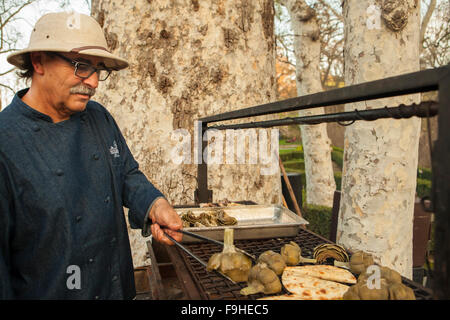 Küchenchef Frank Ostini hält Vorlesungen an der BBQ Bootcamp, Alisal Guest Ranch, Solvang, Kalifornien Stockfoto