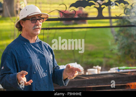 Küchenchef Frank Ostini hält Vorlesungen an der BBQ Bootcamp, Alisal Guest Ranch, Solvang, Kalifornien Stockfoto