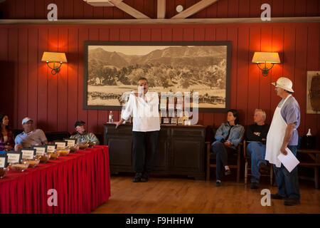 Küchenchefs Pascal Gode und Frank Ostini Vorträge am Gewürz Seminar, BBQ Bootcamp, Alisal Guest Ranch, Solvang, Kalifornien Stockfoto