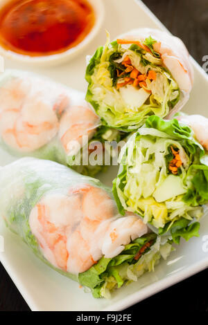 frische Brötchen mit Garnelen, Reis von Mama, Ventura, California Stockfoto