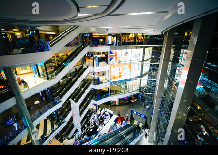 Innenraum der Terminal 21 Mall in Bangkok, Thailand. Stockfoto