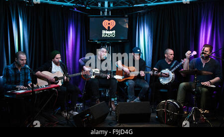 Bronze-Radio Gegenbesuch Radio 1045 auf 11. Dezember 2015 in Bala Cynwyd, PA, USA © Paul Froggatt/FamousPix/Alamy Stockfoto