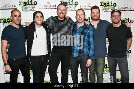 Bronze-Radio Gegenbesuch Radio 1045 auf 11. Dezember 2015 in Bala Cynwyd, PA, USA © Paul Froggatt/FamousPix/Alamy Stockfoto