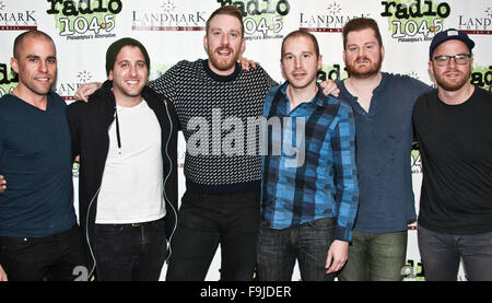 Bronze-Radio Gegenbesuch Radio 1045 auf 11. Dezember 2015 in Bala Cynwyd, PA, USA © Paul Froggatt/FamousPix/Alamy Stockfoto