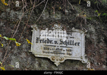 Gedenktafel für 100. Jubiläum des Todes von Friedrich von Schiller in Dahn, Dahner Felsenland (Dahn Rockland), südwestp Stockfoto