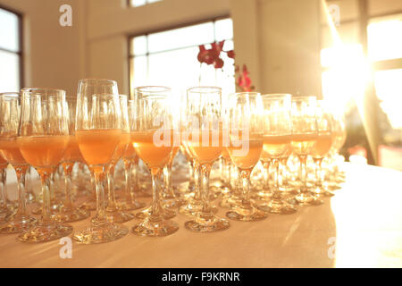 Viele Gläser Champagner Stockfoto