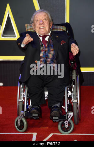 Kenny Baker an der "Star Wars: das Erwachen der macht-Premiere in London Stockfoto