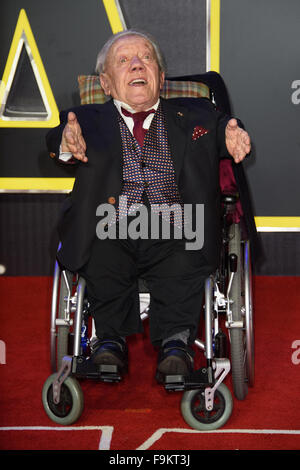 Kenny Baker an der "Star Wars: das Erwachen der macht-Premiere in London Stockfoto