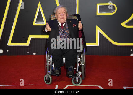 Kenny Baker an der "Star Wars: das Erwachen der macht-Premiere in London Stockfoto