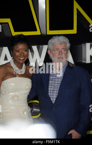 London, UK. 16. Dezember 2015. Melodie Hodson & George Lucas an der Europeasn Premiere von STAR WARS: das Erwachen der macht am Londoner Leicester Square Odeon, reich und Vue Kinos 168. Dezember 2015 Credit: Peter Phillips/Alamy Live News Stockfoto