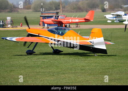 XtremeAir Sbach 342 Airfield White Waltham bereit für ausziehen Stockfoto