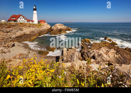 Die Portland Head Leuchtturm in Cape Elizabeth, Maine, USA. Fotografiert an einem schönen sonnigen Tag. Stockfoto