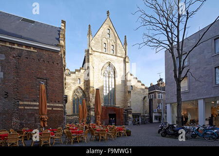 Selexyz Dominicanen Buchhandlung, Maastricht. Historische gotische Gebäude und ehemalige Kirche. Gebäudehülle. Stockfoto