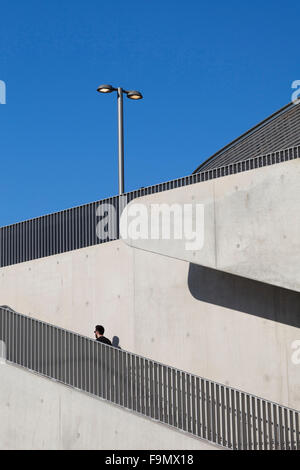 Fußgängerzone, Queen Elizabeth Olympic Park, Stratford, London, London Aquatics Centre, E15. Stockfoto