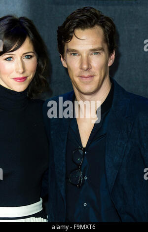 London, UK. 16. Dezember 2015. Benedict Cumberbatch und Frau Sophie Hunter besuchen die Europäische Premiere von "Star Wars: das Erwachen der macht am Leicester Square am 16. Dezember 2015 in London/Picture Alliance Credit: Dpa picture-Alliance/Alamy Live News Stockfoto