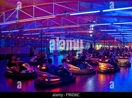 Autoscooter in das Messegelände während der Oktober Feria oder Festival Nerja, Costa Del Sol, Provinz Malaga, Andalusien, Spanien Stockfoto