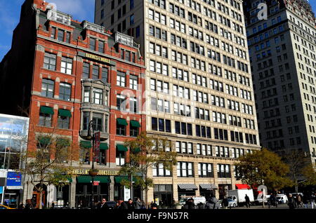 New York: Barnes & Noble Buchhändler und Bürogebäuden auf der Westseite des Union Square * Stockfoto