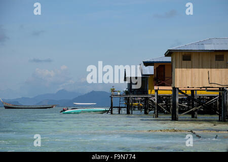 Häuser auf Stelzen im Mabul Insel Malaysia Stockfoto