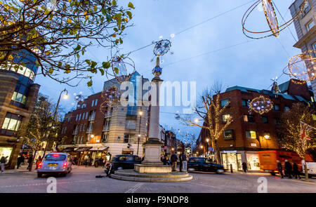 Das Seven Dials an Weihnachten Nacht Covent Garden in London Stockfoto