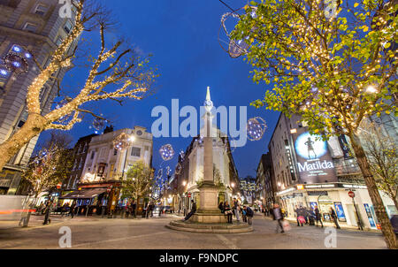 Das Seven Dials an Weihnachten Nacht Covent Garden in London Stockfoto