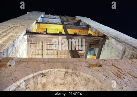 San Pancrazio-Turm bei Nacht in Cagliari Stockfoto