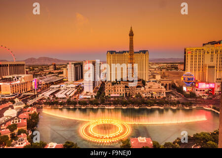 Panoramablick von luxuriösen Hotels und Casinos in Las Vegas, Nevada bei Sonnenuntergang Stockfoto