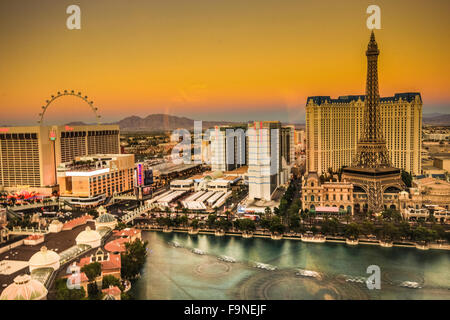 Panoramablick von luxuriösen Hotels und Casinos in Las Vegas, Nevada bei Sonnenuntergang Stockfoto